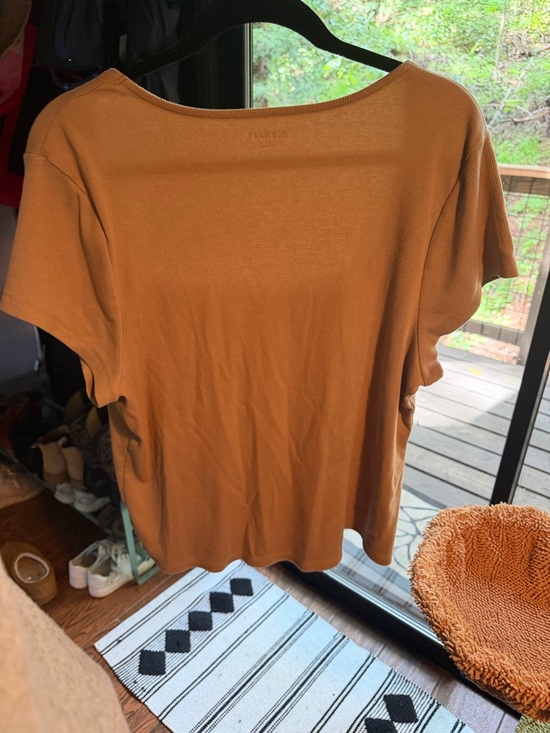 Old Navy Short Sleeve Square Neck Top in Tan - Picture 2 of 2